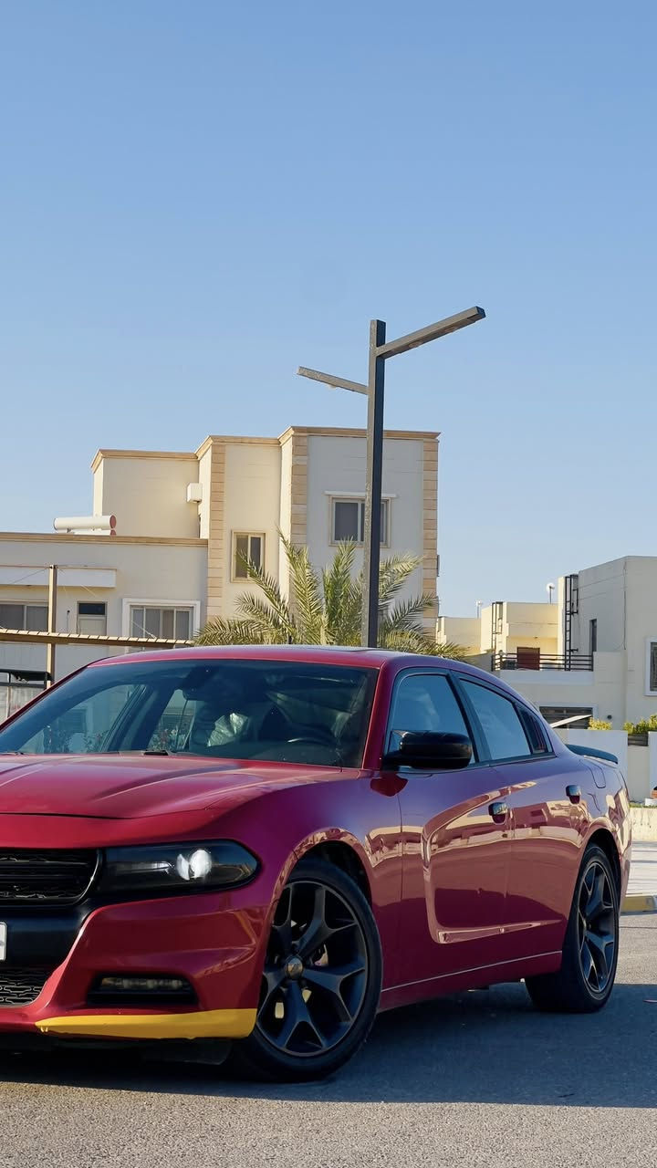 السلام عليكم جارجر موديل (2015) كلين
-السيارة فول مواصفات كلش نضيفة
-وارد كندي سيارة كلين بدون اي ضرر كفالة عامة
-لون احمر دم الغزال مميز 
-داخل جلد اسود 
-رقم دهوك باسمي 
-محرك V6. 3.6L
-سياره ماشيه 120 الف مايل 

)مواصفات)
-جناح خلفي 
-ويل 20 انج 
-مصابيح اماميه زينون LED
-فتحة سقف 
-شاشة كبير مع نضام ملاحه 
-مقاعد امامية كهرباء + تدفئة وتبريد 
-كامره خلفية 
-مراية متحسسه للاضاءه العاليه 
-دخول ذكي بصمة
مكان السياره تكريت صلاح الدين 
سعرها 218 بيها مجال جداً بسيط 
رقم تلفون اتصال او واتساب. ‭0778 211 3970‬
