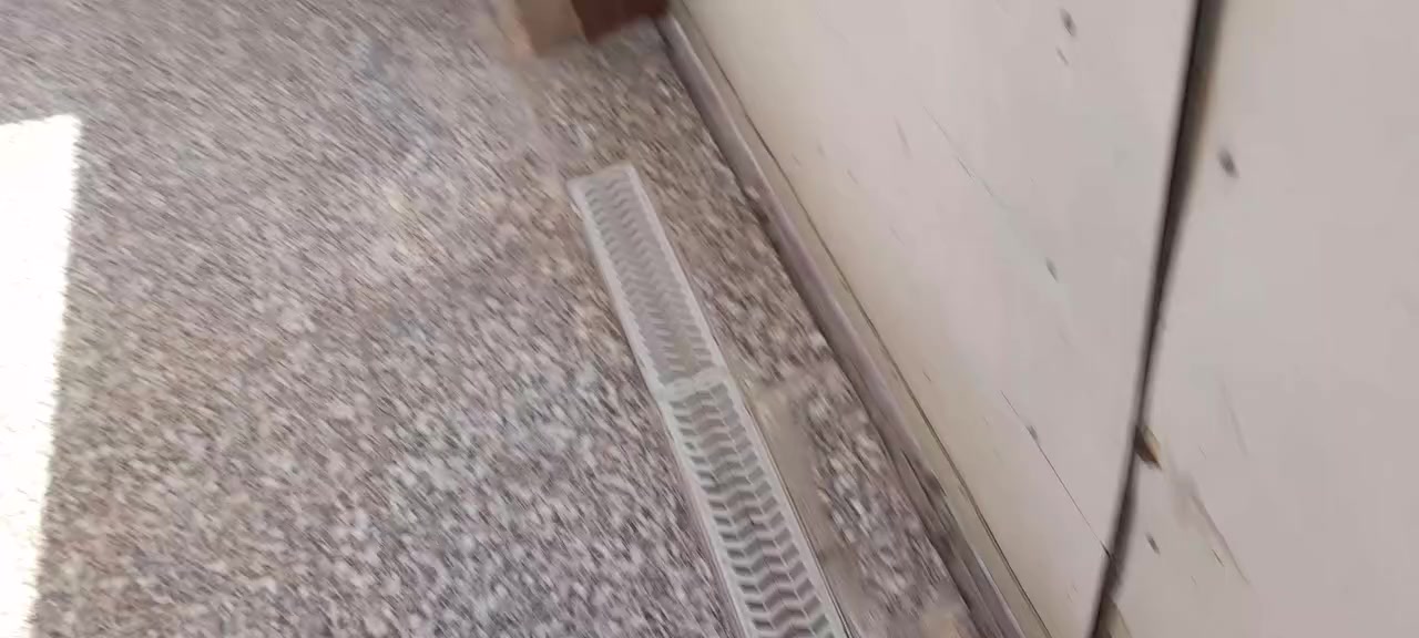 السلام عليكم بيت للبيع مجمع فدك فرع حيدر ابو المولده المساحه ٢٠٠ مشمول بل تمليك خطين كهرباء السعر ٨٠ مليون وبيه مجال للاستفسار واتساب ***********
