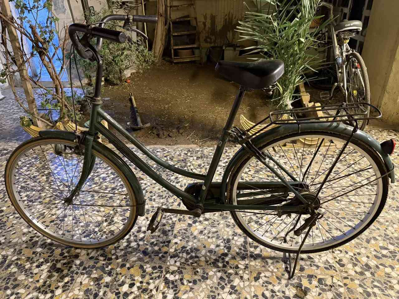 بايسكل بطه ياباني حجم 26 نضيف مال حاويه  سعر 110 بي مجال للتواصل على رقم *********** مكانه بغداد الامين الثانيه
