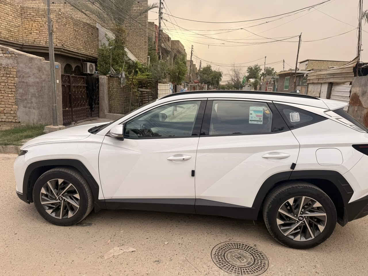 توسان ٢٠٢٤ خليجي .
مكفوله من الصبغ والتبديل بيه بارد فقط كد شبر بل بنيدر
وشويه بل جاملغ بارد بصيط 
  مواصفاتها فوول عدا الفتحة 
محرك ٢٠٠٠ دوش 
كراسي كهرباء 
بردات خلفية  
تبريد قطعتين
ماشية  48 
مانع انزلاق ومانع انحدار 
هاند بريك بصمة 
حساس أمامي وخلفي   وبيه هواي بعد مواصفات معروفه 
السعر 200 
مكانك السيارة بغداد العبيدي 
للاستفسار  ***********
