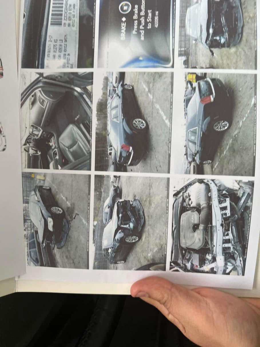 كرايسلر اوباما 300C ب١٧٨ ورقه وبيهه مجال

حادثة بس بنيد وجاملغ واحد فقط.

بيه كلير من الجهه اليمنه من امريكا بدون حادث فقط كلير وجيلاتين

الموديل :2017 
المحرك : V6 . 3.6L 

المواصفات :
* پانوراما .  
* ويل قياس 18 نجمه خسفه قويه وتخم تاير شاده قبل اسبوع. 
* شاشه كبيرة
*كراسي جلد .  
* مقاعد أمامية كهربائية عدد 2 . 
* ذاكرة لحفظ وضعيات الجلوس (ميموري) . 
* مقاعد أمامية تدفئة وتبريد
*مقاعد خلفيه تدفئه
*برده خلفيه كهرباء
* تشغيل عن بعد . 
* ستيرن كهربائي . 
* تدفئة ستيرن . 
* محدد سرعة . 
* تلفون بلوتوث . 
* كاميرا خلفية .
* مرايا متحسسة للاضاءة العالية .
* دخول ذكي (بصمة) .
* بنيد محدث SRT 
 
بغداد باسمي تحويل مباشر  

مكان السيارة كرادة الصبح او فلوجة بلليل
 
تفاصيل اكثر ***********
