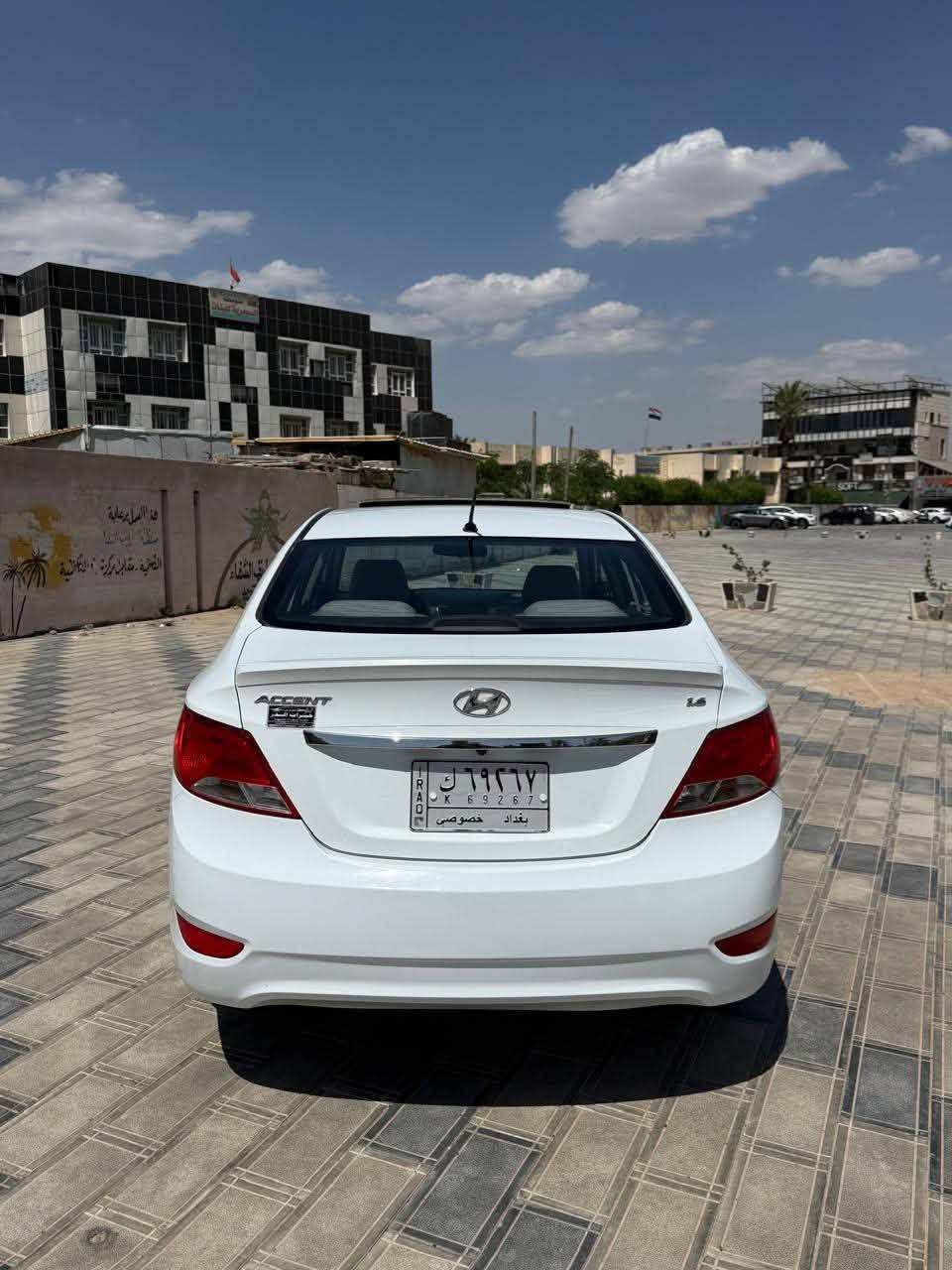 اكسنت ٢٠١٦ خليجي فول 
فتحه + شاشه + كاميرا + لايت عدسه 
رقم بغداد باسمي
ماشيه ١٥٥ الف كيلو 
السياره حلوه وجديده كير و مكينة كفالة  مكانهه بغداد الحارثيه 
السعر( 105 )ورقه بيهه مجال بسيط 
* دعاميه خلفيه صبغ + تبديل + ربع دعاميه اماميه + الدوسات الجانبيه اثر شخوط + بارد بسيط في الجاملغات 
مكان السياره بغداد الكرخ 
***********
