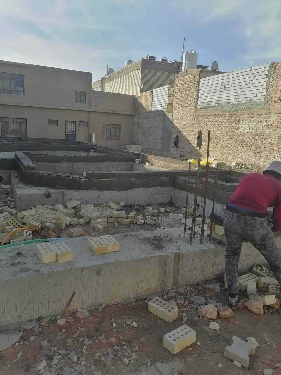 تم إكمال تجعيب عرصة بمساحة 150
حي المهندسين
شغل درجة اولى
لدينا كادر مختص لبخ كاشي كهربائي
ترميم بناء
***********
