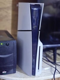بلي 5 سلم • بلايستيشن 5 • PS5 • جهاز العاب • بلايستيشن 5 مع يدات • ريد...