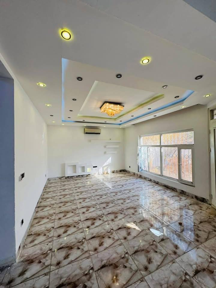 بيت للبيع في لاوان ستي 200 متر 
 2 غرف نوم
استقبال
صالة
مطبخ 
صحيات
حديقة وكراج
تمليك طابو تحويل مباشر باسم كل عراقي الجنسية 
السعر: https://t.me/ahmadmuftah199
___________________
خدمات ممتازة من كهرباء وماء وتنظيفات ومواصلات ( باص وتاكسي )
ويتحول الى اسم كل عراقي 
___________
خانوو بۆ فرۆشتن لە #لاوان_ستى
200 مەتر
2 ژووری نوستن
دیوەخان 
مەتبەخ 
هۆڵ
گەرماو
****
للاستفسار :
***********
***********
8/20
