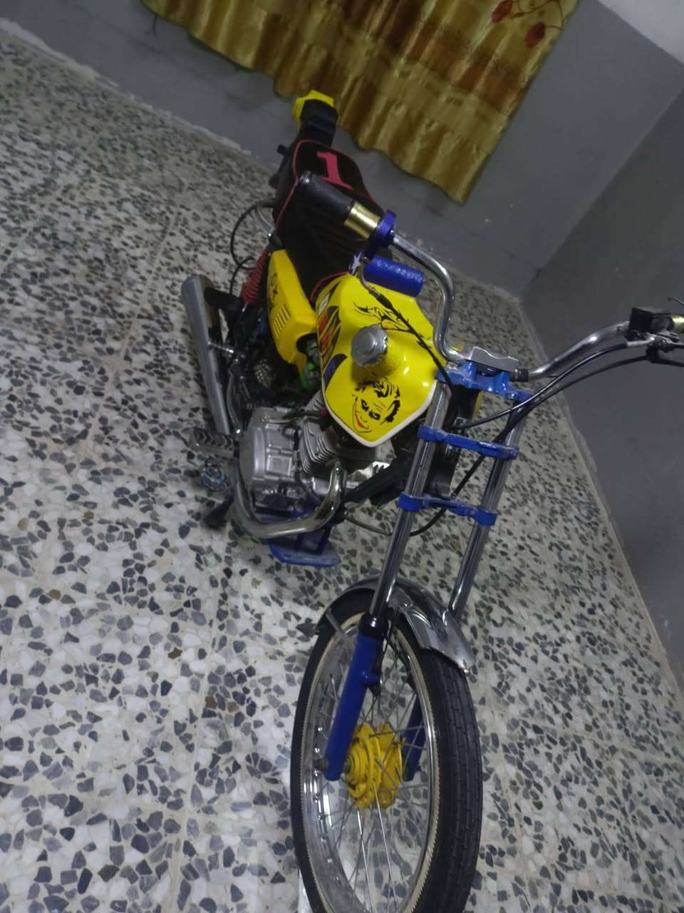 العنوان موصل حي اليرموك 
السلام عليكم اخوتي دراجه حربي محرك تايكر موديل  واحد وعشرين محرك شرط اصبانه ما مطخوخ نضافه كدام العين بريك ايد ورجل دسك عنبار مزود كامل شرط نقص ما بي تشغل وتمشي 
السعر 600 وبي مجال للشراي 
رقم: ***********
للعلم بي واتساب الرقم
