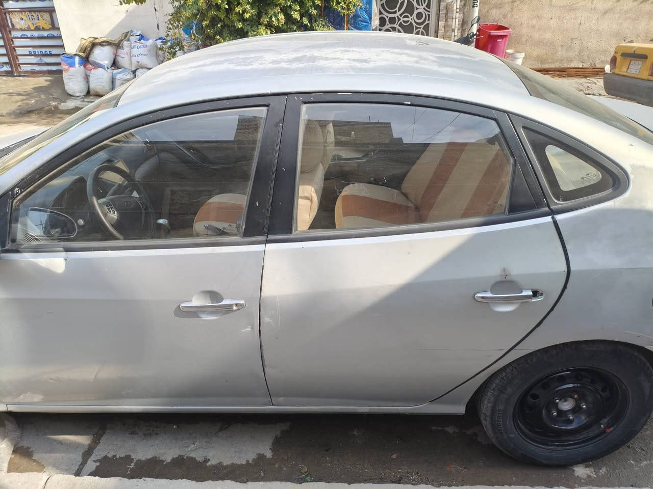 السلام عليكم النترا افانتي للبيع موديل 2008 سياره مكينه جديده حداده جديده تخم تاير جديد هزه رقم انكليزي بغداد قبل شهر محوله وسياره جاهزه من كلشي فقط الكشر يحتاج صبغ السعر 81 بيه مجال شي بسيط رقم ***********
