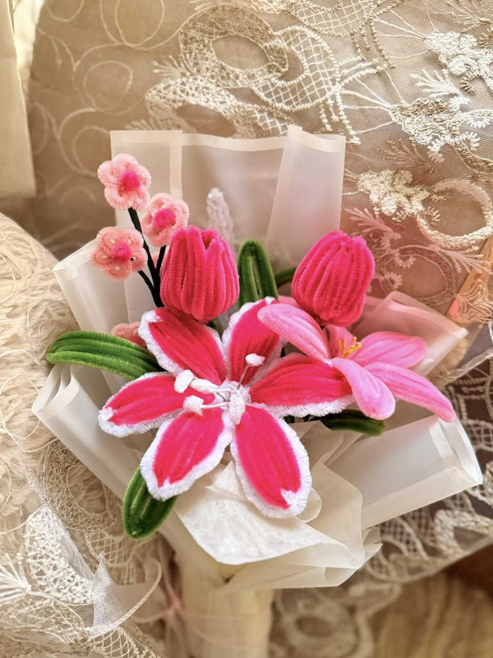 جمال يدوم للأبد.. مو مجرد بوكيه عادي! ✨💐
لكل شخص يدور على هدية مميزة وتعبير حقيقي من القلب، سوينا هذا البوكيه يدوياً وبكل حب وصبر. قطع فريدة ومصنوعة بدقة عالية حتى تليق بمناسباتكم السعيدة وتبقى ذكرى حلوة ما تذبل أبداً. 🥰❤️
شنو اللي يميز هذا البوكيه؟
 شغل يدوي 100%: قطعة خاصة ومصممة بعناية فائقة.
 جودة وإتقان: نختار أفضل المواد حتى يطلع الشكل النهائي فخم ومرتب.
 هدية مثالية: للنجاح، أعياد الميلاد، التخرج، أو لتقديمها لشخص عزيز عليكم.
 ألوان متناسقة: تضفي لمسة من الأناقة والدفء للمكان.
🛍️ للطلب والاستفسار:
الكمية محدودة جداً لأن كل قطعة تأخذ وقت بالصنع! ⏳
راسلونا على الخاص (الدايركت) لحجز البوكيه أو لمعرفة الأسعار والتفاصيل.
🚗 متوفر خدمة توصيل لكافة المحافظات.


**إذا كنت صاحب هذا الإعلان وتريد حذفه لأي سبب، رجاءا أرسل رسالة إلى الدعم الفني**