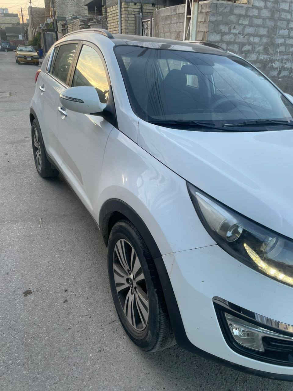 السلام عليكم كيا سبورتج خليجي موديل 11رقم شمالي دولي تحويل او وكاله مانختلفان شاءالله فول مواصفات بانوراما  مكينه 2000 بيها صبغ نص الصندوك مع تبديل بابين مكانها الكوت *********** السعر128بيع او مراوس
