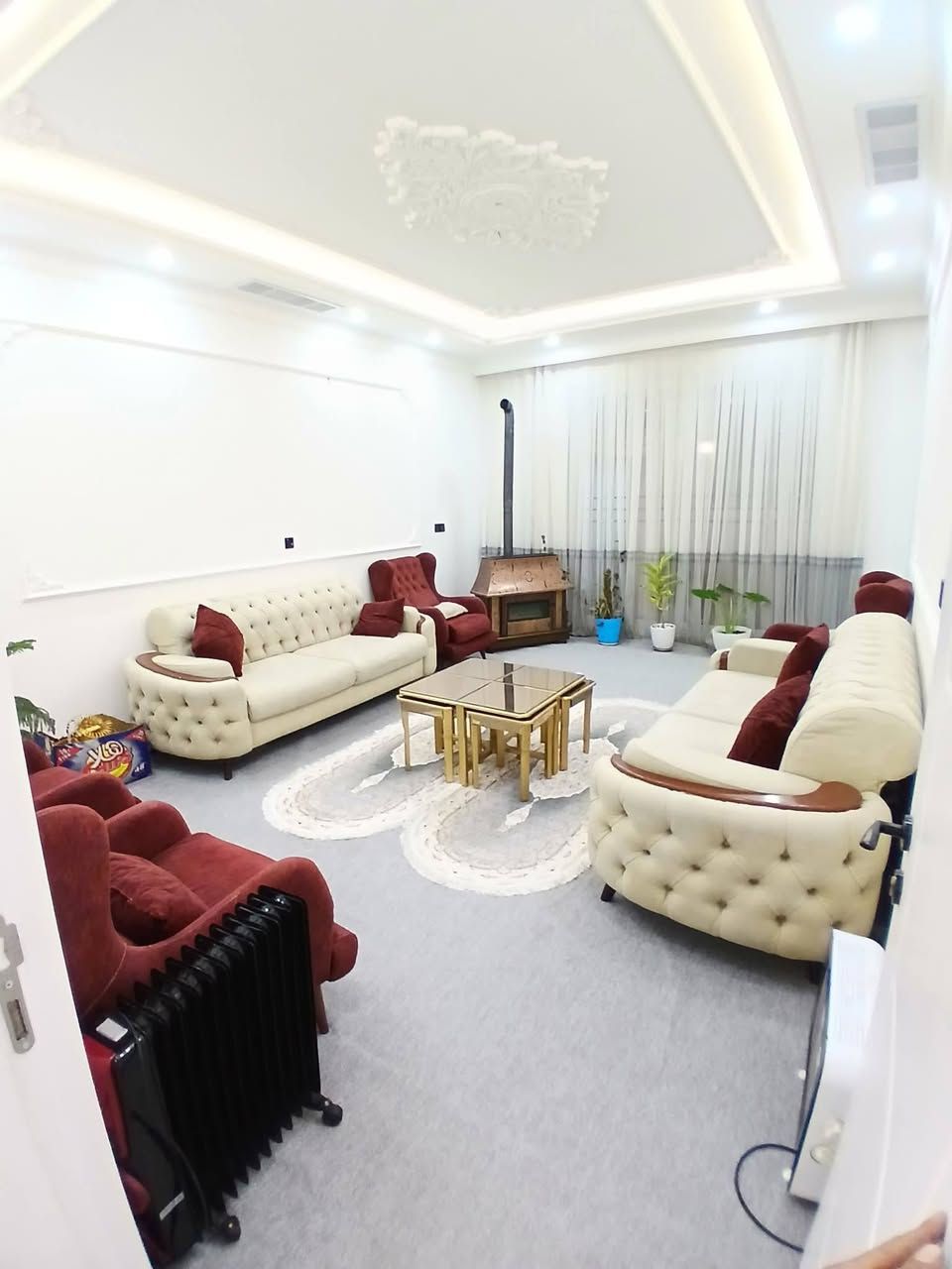 دار البيع  طابو صرف بسمي في اربيل
البيت يباع مع الاثاث او بدون اثاث حسب الإتفاق

 شقلاوه منطقه الشهيدان

المساحه ١٨٠ m

فول مواصفات

مطبخ عدد 2 حار + بارد

٣ غرف نوم

ستقبال + صاله

صحيات عدد ٣

البيت جاهز وجديد

الاستفسار مع صاحب البيت👇👇

***********
