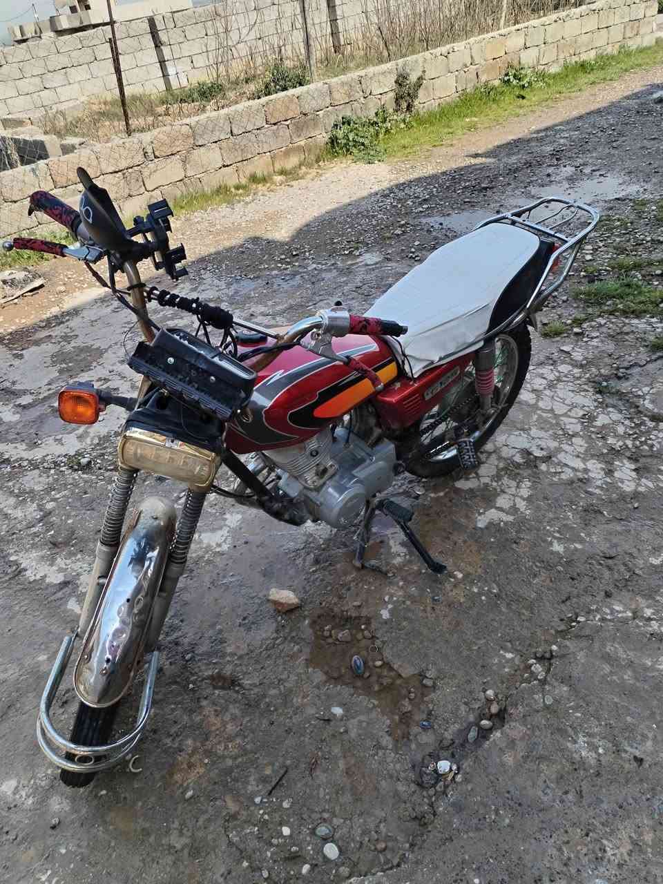 موطور برت خمس تسعت نظيف كله شقال السعر 250وبي مجال العنوان جنوب الموصل وتصل وتدلل ***********
