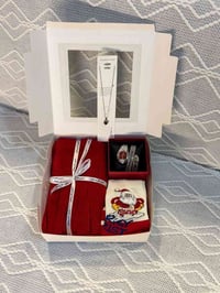 الحب يكون... للأم... وللزوجه... وللأخت... وللخطيبه بهاي المناسبه وفرنا...