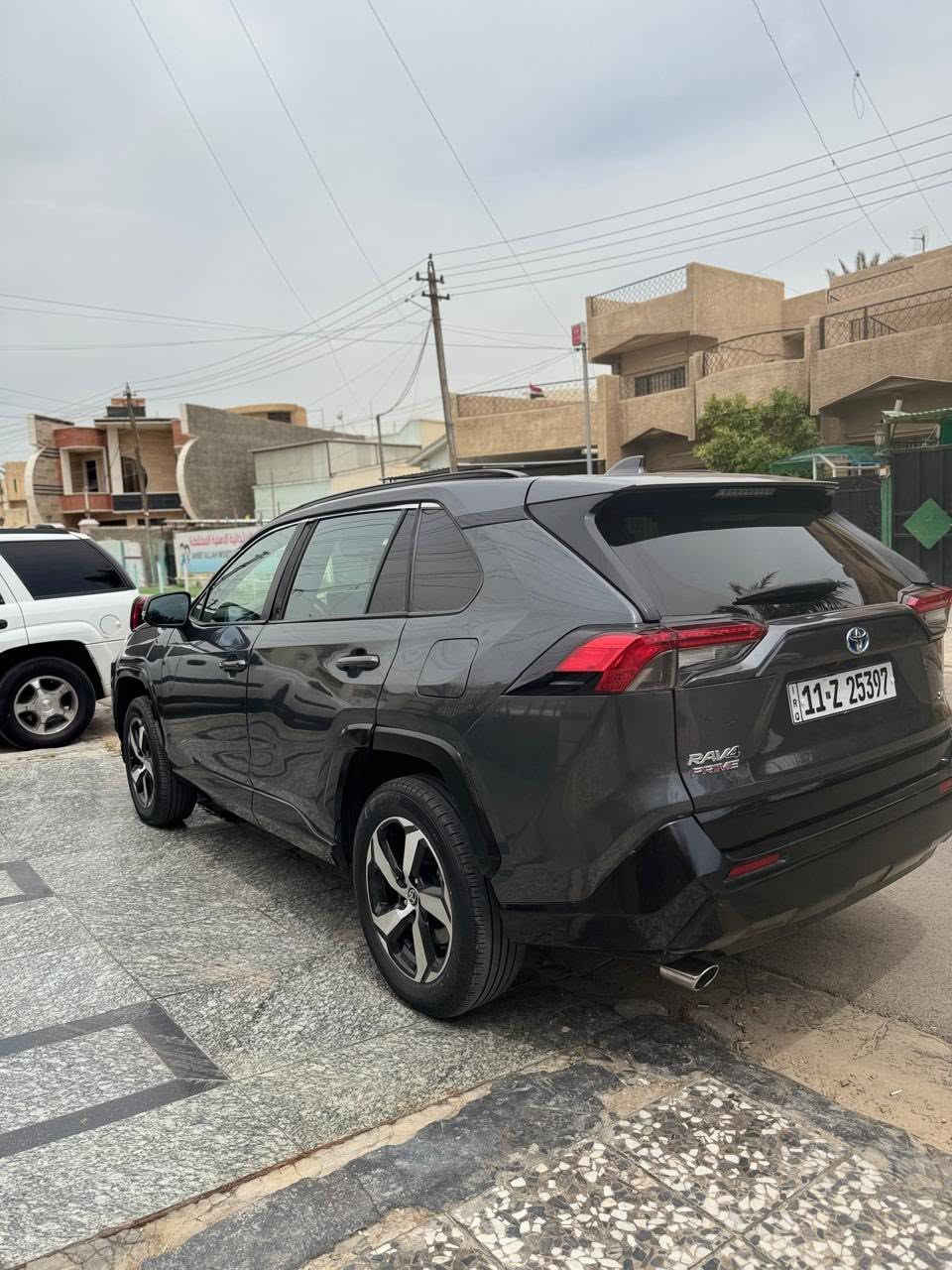 Toyta rav4 hybrid prim Se Plug-in 2023
راف فور برايم هايبرد بلك ان ٢٠٢٣ 
‎بلك ان) يعني يعني تكدر تشحنها )
على كهرباء البيت بيها 3 انظمه قياده 
‎ يعني تخليها ع الشحن مثل التسلا وتمشي بيها مسافة ٨٠ كيلو فول كهرباء بسرعه مفتوحه ومن يخلص الشحن  يشتغل الهايبرد والبانزين 

‎ماتتقارن بلهايبرد العادي لان اذا يوميه تشحن التفويله بانزين تكفيك ٤أشهر
1سلايد 2تدفئة+تبريد بالكشنات 3رادارت 4صندوك كهرباء ، بعد بيها مواصفات 
حادث السيارة ضربات متفرقة بصفحة السايق وعكس السايق صبغت صفحتين لتوحيد اللون ايرباك برده فقط 

‎ ماشية30 الف مايل 

‎  رقم بغداد بسمي تحويل مباشر 
 
السعر 205
*********** 

مكان السيارة بغداد / حي الجامعة
