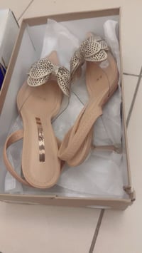 زارا • قياس ٣٦ • جديد