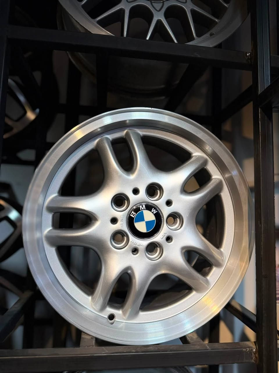 🛑 للبيع أو المراوس 🛑
ويل كب بي ام (BMW) حجم 16 نوع M (شفة عريضة) 🔥
الوصف والنظافة:
 أصلي ومكفول كفالة عامة (من الفطر، اللحيم، والعواج) يعني تشتري وإنت مطمن.
 الويل شفته عريضة ونظيفة وبحالة ممتازة.
 💰 السعر: 400 ألف دينار (وبي مجال بسيط للشراي المعتمد).
 📍 المكان: بغداد / حي العامل / شارع 7 نيسان.
 🚗 التوصيل: متوفر خدمة توصيل إذا تحب.
للاستفسار والتواصل، يرجى مراسلة الخاص أو الاتصال. تتدللون!


**إذا كنت صاحب هذا الإعلان وتريد حذفه لأي سبب، رجاءا أرسل رسالة إلى الدعم الفني**