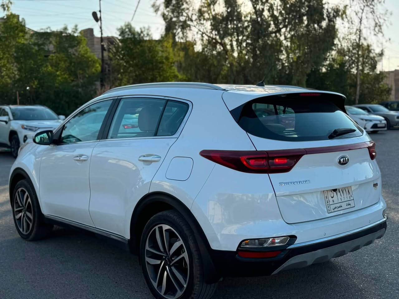 السلام عليكم
كيا سبورتج 2021 خليجي
فول مواصفات:
.تحكم ستيرن
.مري شفط
.DRIVE MODE
.مثيت سرعة
.حساسات امامي
.حساسات خلفية
.شاشة اندرويد
.تحكم عدسة الايت
.قطعتين تبريد
.كشنات جلد+مخمل
.كشنات كهرباء 
.داخل لون بيجي
.رقم بغداد باسمي
.رادار امامي
.تنبيه عند الاصطدام
.السيارة استخدام شخصي مابيهة اي نقص
.بيهة فقط بارد بسيط بالبنيد وبيهة بارد بالباب الامامي عكس السايق فقط
العنوان:بغداد العامرية
***********
