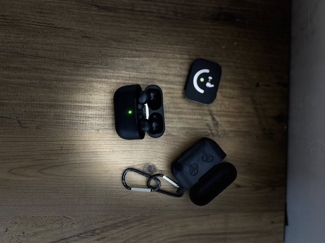 السلام عليكم ايربود برو جيل ٥ الاصليه مال آبل مو كوبي عزل وتحديد موقع سعرها ٢٠٠ حاليا الجديده .
صوتها كلش عالي المايك يخبل غنية عن التعريف هيه 
لتواصل الاتصال ع رقم ***********
