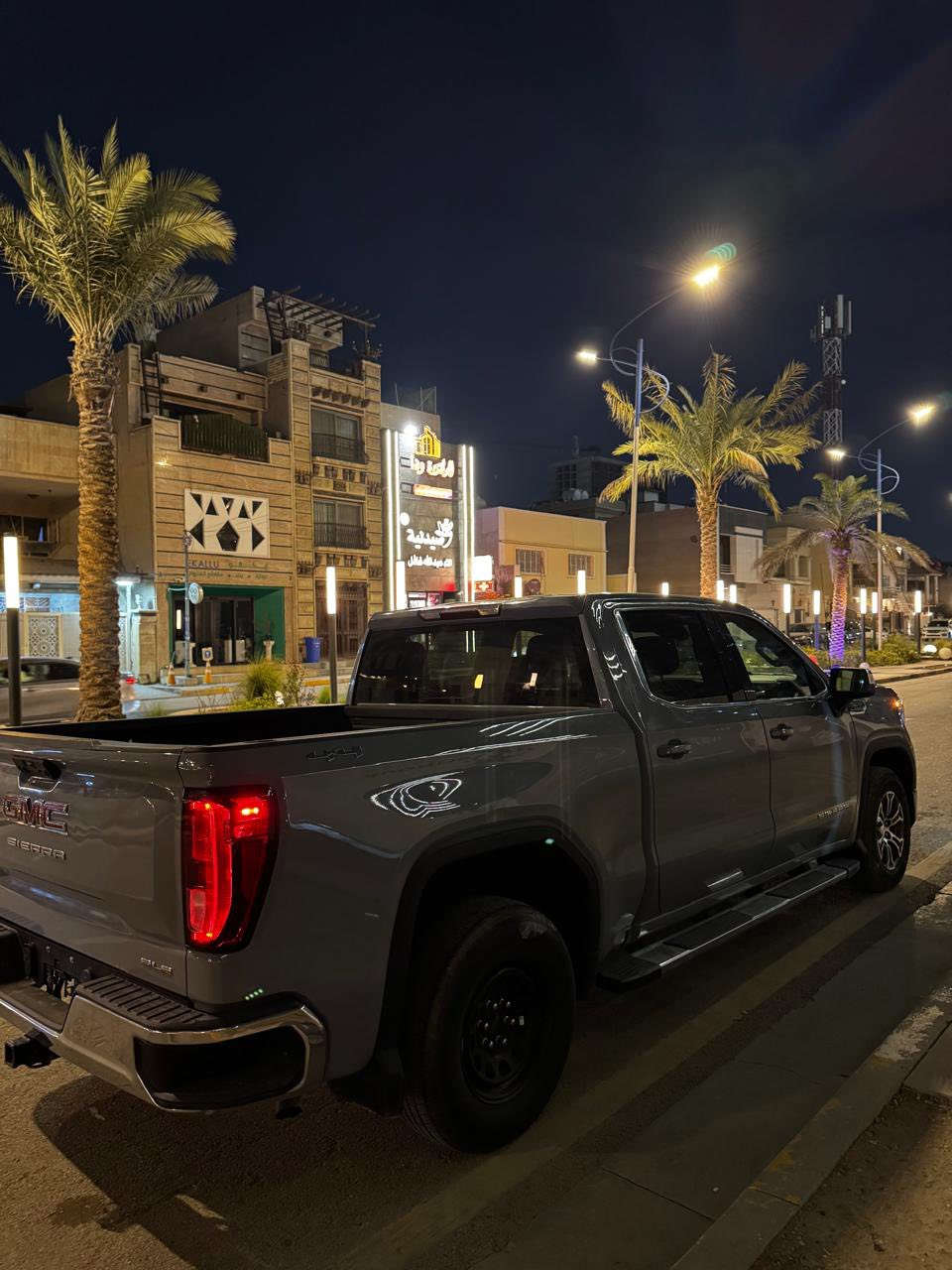 جمسي سيرا 2024 ماشيه 26ميل  حادث ربع جاملغ وبنيد مواصفات SLE.   8سلندر  5.300.  التواصل ؏َـَلى هذا الرقم ***********
