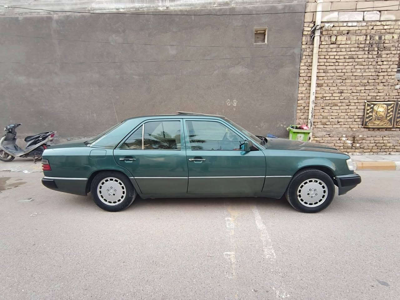 السلام عليكم مارسيدس دب للبيع موديل 1991 بسمي سياره جديده محرك ابلاد اربعه سلندر لاتنقص ولاتبخر   تخم تاير جديد حداديه جديده تبريد خير من الله دبل هورن كشنات جلد دبل مروحه  سلايت فتحه سقف شاشه كاميرا
السياره جديده كلشيء بيهه شغال  قواعد دبل سليمات كلش بدون معجون فقط ضربه 4اصابع بالجنطه كما موضح بالصور الله شاهد السياره بالحقيقه احله من الصور مال جناي تعال وشوف بعينك
السعر 85 وبيهه مجاال قليل فقط للشراي العنوان الناصريه مركز للتواصل ***********
