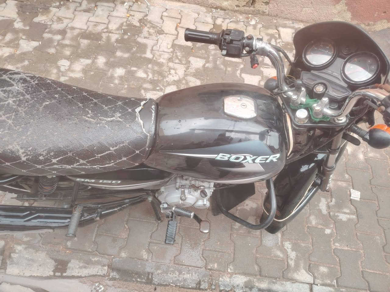 سلام عليكم دراجه بوكسر هندي نضيفه مديل 2021 حلوه دراجه مامتعوبه بس روح بيها لشغل ورجع سعرها مليون وستميه بصره كرمت علي ***********
