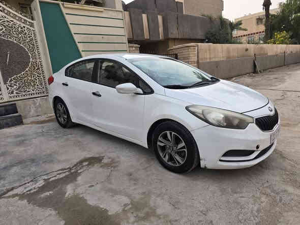 سلام عليكم كيا سيراتو موديل ٢٠١٥ خليجي مكينه١٦٠٠ دوش 
السياره بيها منضومه غاز جديد شاده بيها صبغ ٣ قطع بدون دواخل ماشيه ١٧٠ الف 
السياره كير مكينه ع وضع الشركه 
تبريد ثلج صدر تايرات جديد 
رقم بغداد بسمي تحويل ثاني يوم 
السياره جاهزه ع اخر حبايه 
شاشه تحكم ستيرين 
داخل لونين 
حساس 
٥ ويل كب 
لد امامي 
وبعد بيها اهواي مواصفات 
مواصفات السيراتو المعروفه 
السعر ١١٢ وبيها مجال بسيط حك الجيه 
***********
غير متواجد ع فيس 
مكان السياره بغداد شارع فلسطين
