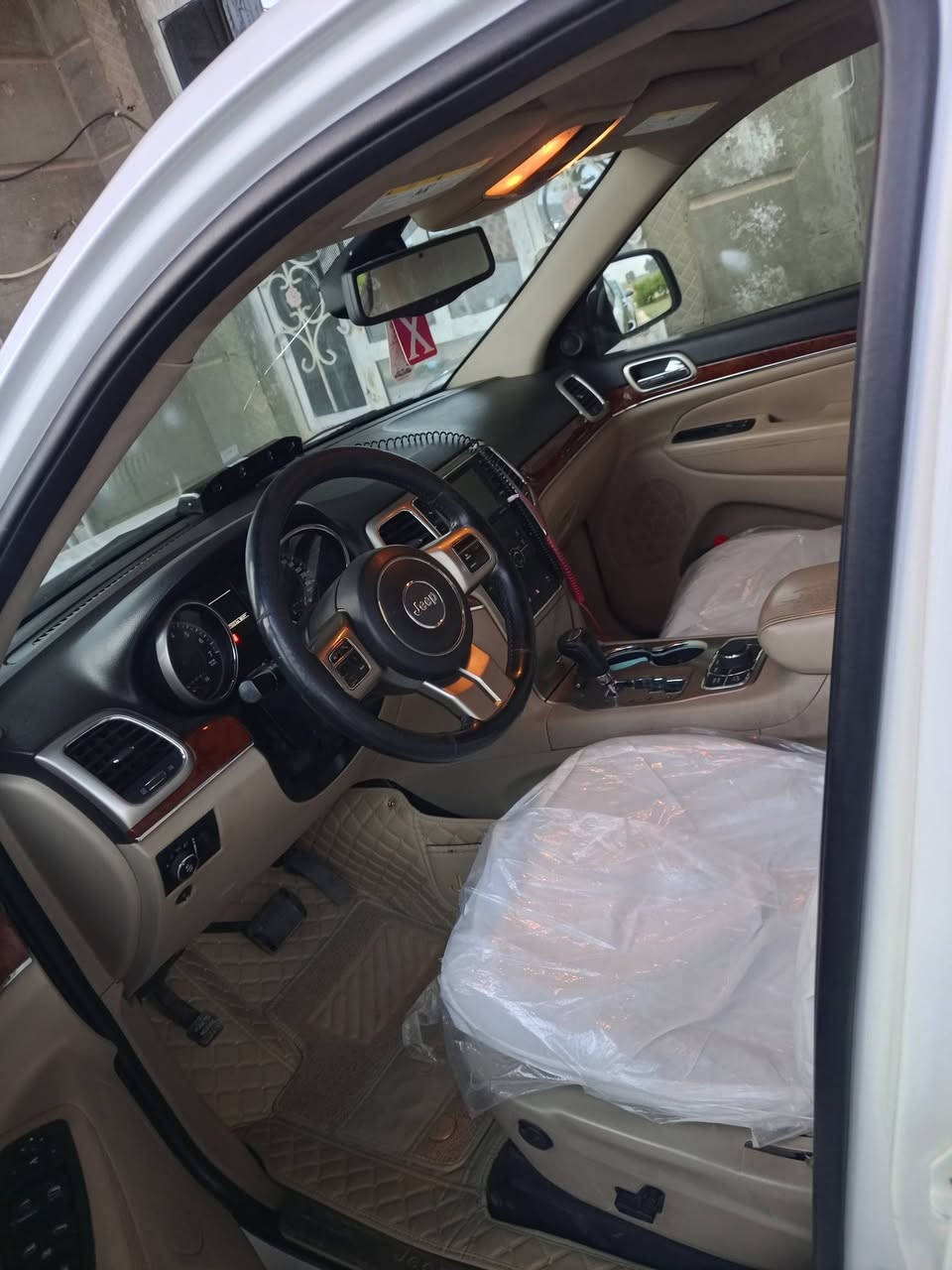 السلام عليكم
جيب لاريدو 13 خليجي 
سياره فول مواصفات واحد ع واحد 
تشغيل عن بعد
بصمه تشغل
بصمه ابواب
ماوس وضعيات قياده
بنورما
كشنات كهرباء وهيتر كشنات
وتدفه مقود
مري شفط
خزن كشنات 
تحكم سترين جهتين
شاشه قلاب وسيدي
كامره وحساسات امام وخلف
مري تعتيم اناره 
داخل عسلي وصاج 
وهواي بعد مواصفات الجنايه يعرفونها 
سونار داخل المنشور
سعر السياره 198 وبيه مجال
اتصال ***********متوفر واتساب 
مكان السياره بغداد التاجي او الانبار الفلوجه
