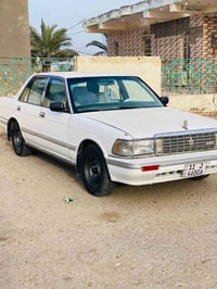 سيدان للبيع مديل 90  رقم انكليزي سياره كفاله من ضربه والعيب الشرعي فقط...