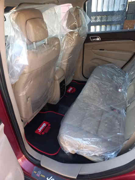 جيب شيروكي موديل ٢٠١٤فول مواصفات هيمي ٨ سلندر كير طياره ٨نمر رقم بغداد سيارة نظيفه جدا بسمي مكينه كير تبريد تخم تاير وارد امريكي حادثها جاملغ امامي وباب السائق مبدلات بلاد نفس اللون يعني بدون صبغ والسونار مرفق بالصور  عارضها ١٧٥ وبيها مجال للشراي مكانها بغداد حي المواصلات ***********
