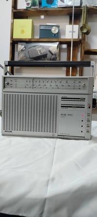 راديووماركة فلبس  الصناعة هولندي 1980  موجات fm am lw  شغال سحب ممتاز ...