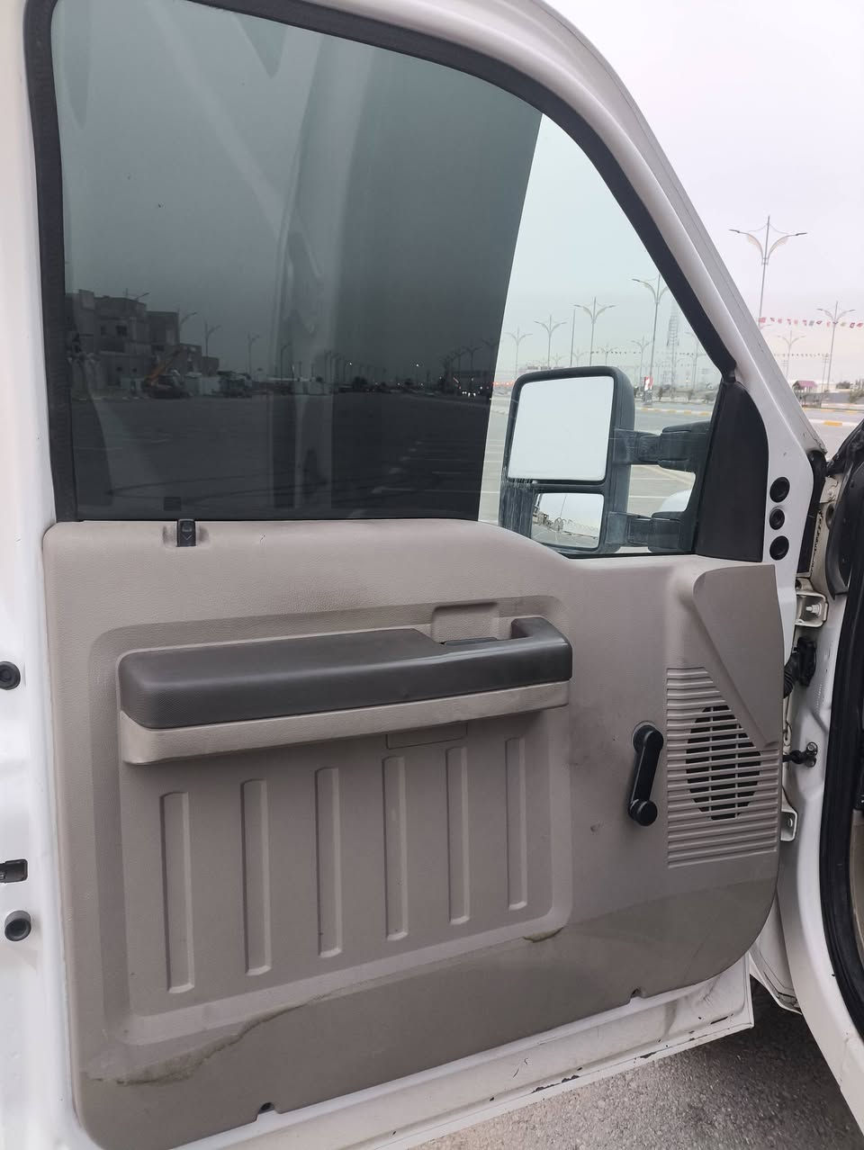 سلام عليكم
فورت f350
موديل 2009
بانزين 10 سلندر 
سياره كير مكينه حداديه تخم تاير  كفاله عامه 
بيع مستعجل 
المكان  كربلاء المقدسة 
***********
