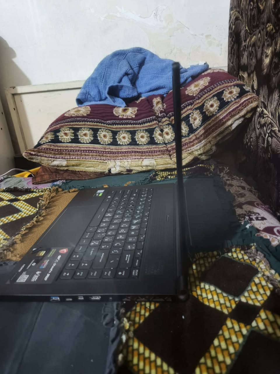 لابتوب MSI
لابتوب MSI GS65 Stealth بحالة جيدة جداً، مناسب للألعاب والشغل الثقيل والتصميم.
ملحقات شاحن الاصلي وكارتون والجنطه 
المواصفات:
حجم الشاشه 15.6 FHD
معالج Intel Core i7 جيل تاسع
كرت شاشة GTX 1660 ti
الرام DDR4 16GB
شاشة 144Hz سلسة
كيبورد الوان RGB Keyboard 
ذاكرة SSD 512GB سريع
جهاز خفيف ومرتب
يشغل ألعاب قوية مثل:
Forza Horizon 5
Counter-Strike 2
Valorant
Racing Master
ميزات الجهاز:
أداء قوي
تبريد جيد بعد التنظيف
مناسب للجامعة والمونتاج والألعاب
شكله نحيف وفخم مو مثل اللابتوبات الضخمة
*ملاحضه مبدل شاشه اصليه
سعره 700 الف وبي مجال اذا شراي
رقمي ***********
