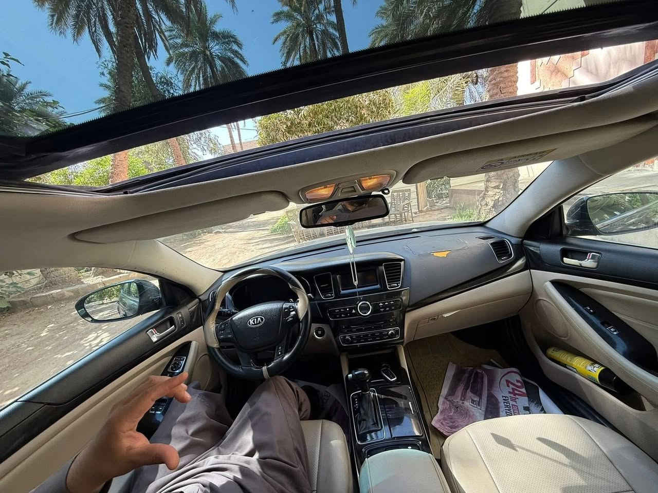 السلام عليكم
للبيع الموديل 2014 📅
 كيا كادينزا خليجي  داخل ملكي VIP✈️
السيارة فول ١/١ VIP 💺
6 سلندر 📊
اللون ازرق المميز 🩷

المواصفات✅
-بانوراما 💎
-تشغيل بصمة مع بصمة الابواب الامامية🗝️
داخل ابيض ملكي VIP 🎐
-نظام ترحيب🎁
-انارة بالمرايات والابواب الامامية🪅
-كاميرا وحساسات خلفية📸
-حساس ماسحات🎚️
-بردة خلفية متحركة⏲️
-كشنات كهربائية جلد تدفئة وتبريد  🛌
-كشنات خزن ميموري 🦠
-لوحة تحكم بالكشن الخلفي♍️
-لد امامي وخلفي🔦
-تحكم كامل بالستيرن☣️
-شفتات ستيرن رياضي بلادي🉑
-نظام ترحيب 🆚
-اشاير مري+شفط+قلاب 🆔
وباقي مواصفات الكادينزا معروفه 💮

🛑السيارة بيها طخة فقط بالجاملغ الامامي فقط بدون تبديل ✋
🛑البنيد مصبوغ اثر جراد بدون حااااااادث 👍

السعر 145 بيها مجال💰

 ✳️سيارا بااسمى " تحويل + فحص + هزه 
‏

العنوان:- كربلاء المقدسة
***********
