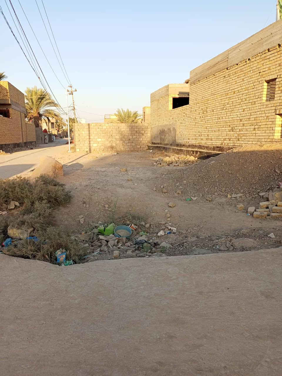 سلام عليكم قطعه زراعي ركن مساحه 100 متر للبيع مكان الهاشميه تبعد عن طريق يا حسين ١٠٠متر كافت الخدمات ***********
