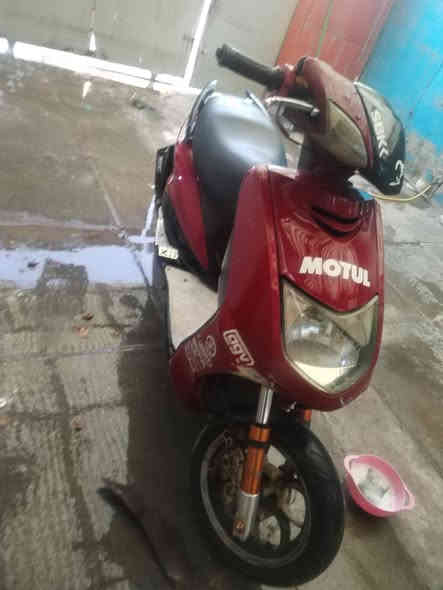 السلام عليكم سكنس للبيع الدراجة شغل واطلع وياهة صالنصات 3 وبيهة تزويد مبين بالصور رايدهة ب 750 مكاني بغداد شعلة
***********
