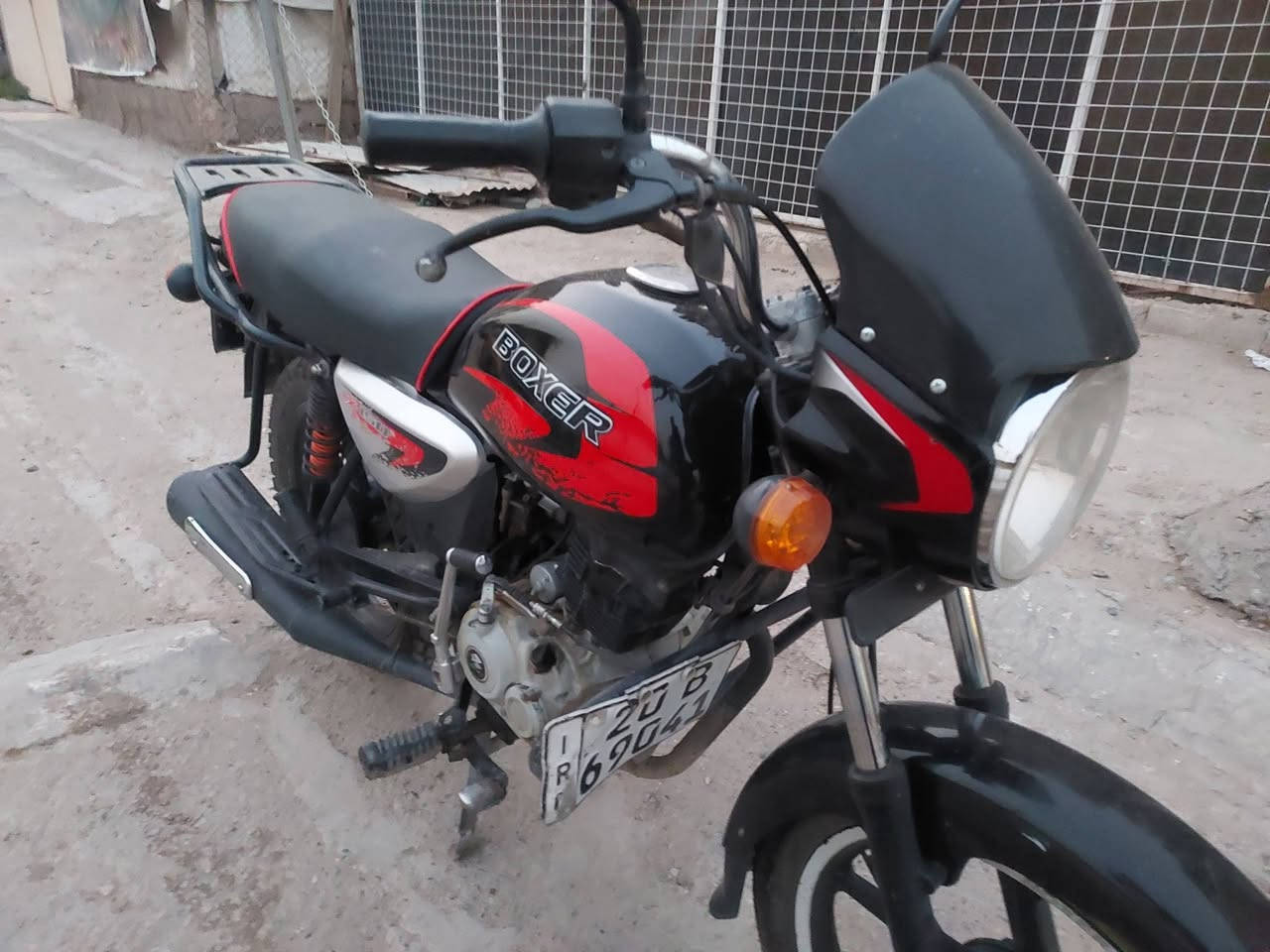 سلام عليكم
بوكسر٢٠٢١ كلاسك مرقم مشروع وطني 
تحويل ثاني يوم 
بيهة تبخير مكينة خرسة
عنواني حرية 
السعر ١٥٠٠ 
***********
