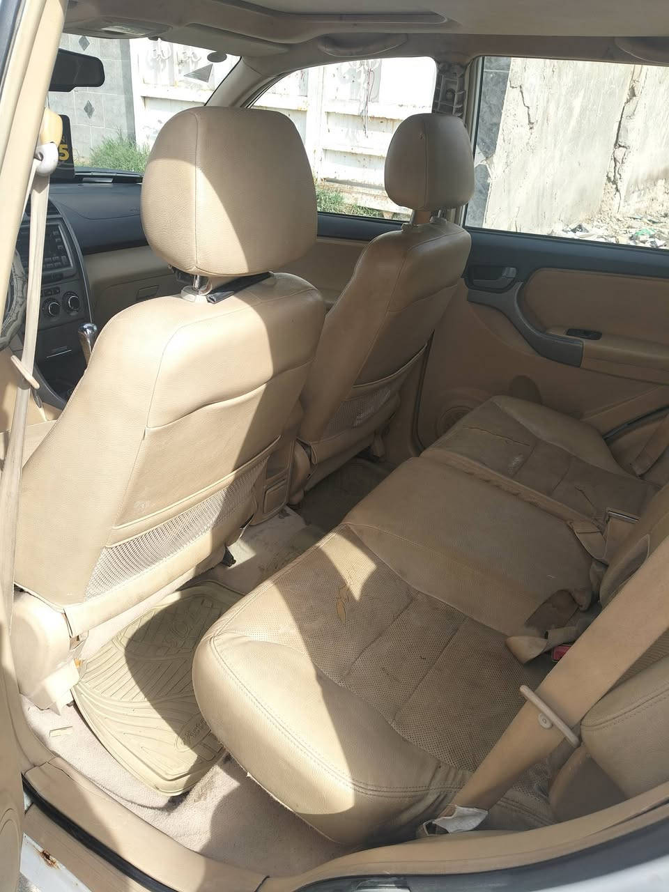 تيكو 2013
مستعجل عليها 

مكينه بلادية ما محوره كير كهربائي بس ما يفلت 
تبريد شغال  فتحه بالقمارة كهربائيات كله شغاله ترفع جام بوحدها بس تقفل السيارة منظومة ماء وراديتر كلهم جدد سنويه ساقطه 2023  مكاني الشطرة قرب مستشفى الامل 
***********
40$ وبيها مجال
