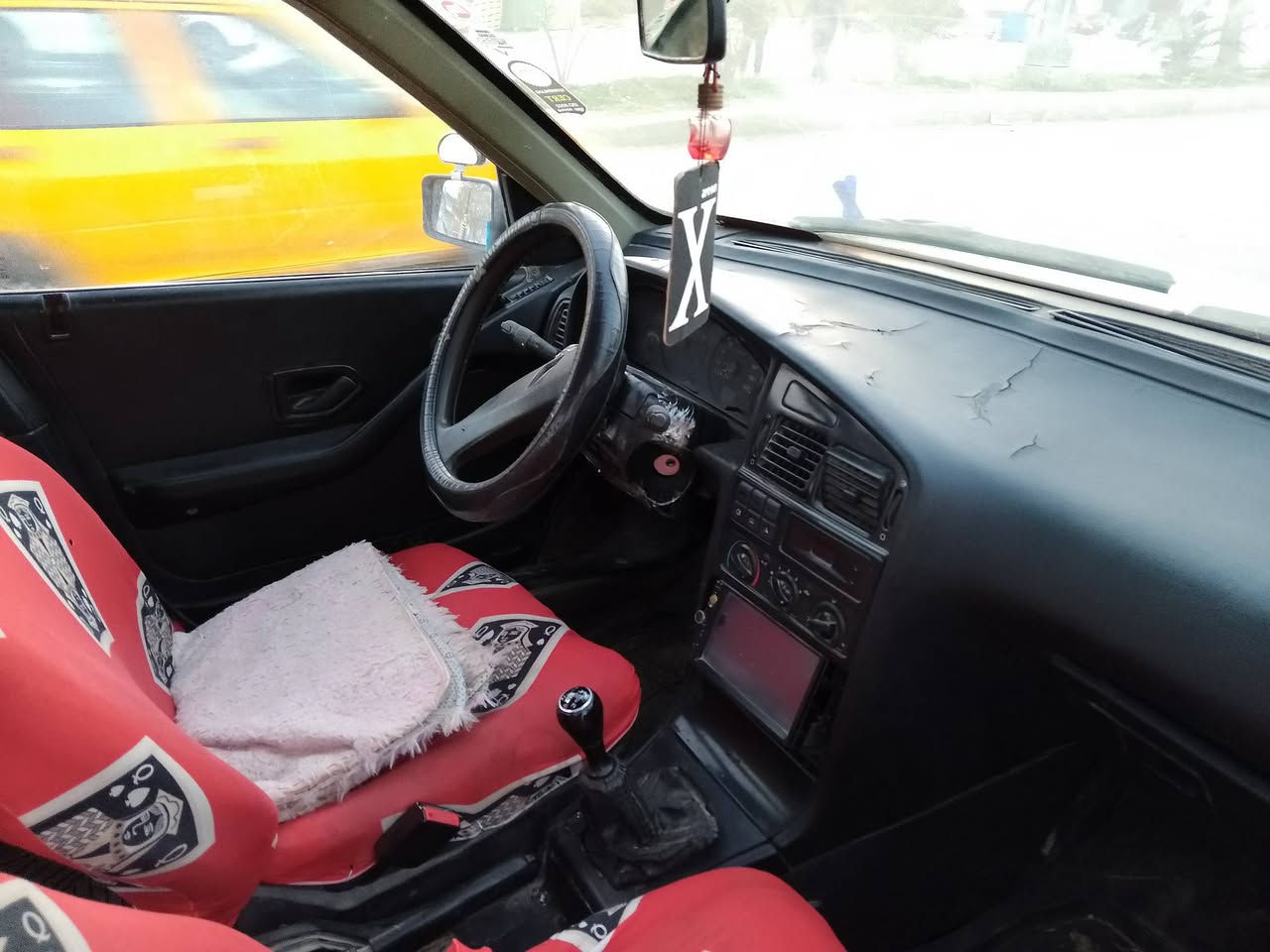 السلام عليكم سيارة بيجو 405 تكسي موديل 2012 رقم بصره صدامي احمر سنويه عظم ساقطه  مكينه كير خير من الله تخم تاير حداديه نص كهربائيات شغاله كلها السياره حلوه بيها جاملغ مخسوف جام نظيف جديد غرفتها حلوه السعر 12 وبيها مجال للشراي حق الجيه مكاني ديوانية رقمي *********** واتساب
