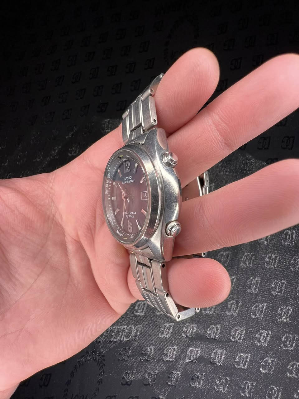 casio wave ceptor تيتانيوم بالكامل 
solar touch شحن ضوئي 
قطر 40  
منفذ شهري 
لومينوز مع لد 
مستخدمة نظافة الساعة 95% 
ياباني اصلي 100%
سعر الساعة 45 الف


**إذا كنت صاحب هذا الإعلان وتريد حذفه لأي سبب، رجاءا أرسل رسالة إلى الدعم الفني**