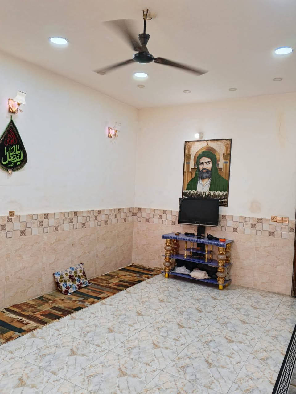 السلام عليكم بيت للبيع ركن بلكوت جديده شارع الصب قريب عل شارع بغداد للاستفسار الاتصال على الرقم ***********
***********
