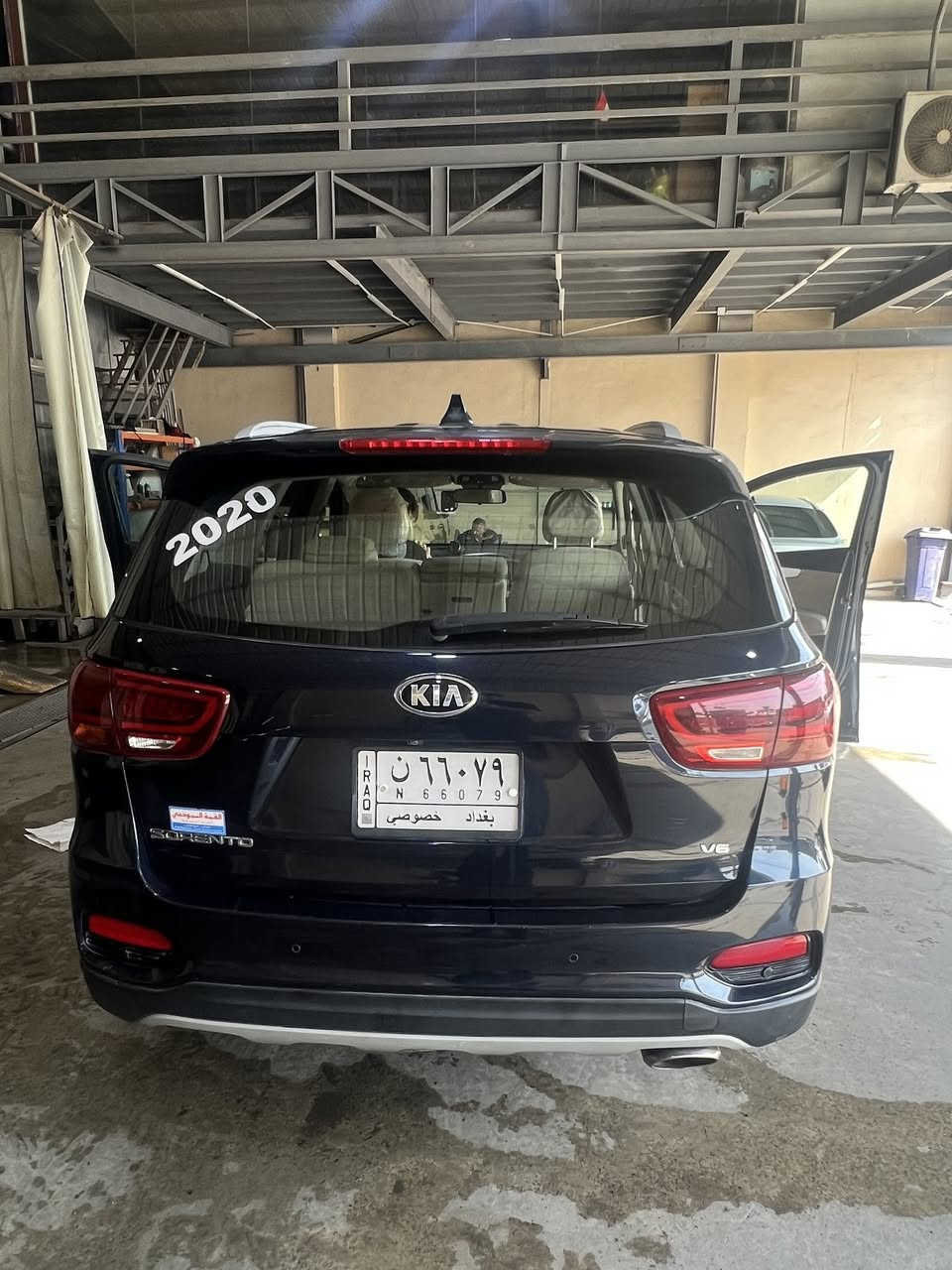 ]🚘 للبيع | Kia Sorento 2020 | خليجي | V6

▪️ موديل: 2020

▪️ محرك: (6 سلندر) V6

▪️ ناقل حركة: أوتوماتيك

▪️ دفع: أمامي (FWD)

▪️ الممشى: 94 ألف كم

▪️ اللون: أزرق غامق يظهر أسود بالظل (ازرق غير محدد)

▪️الرقم بغداد خصوصي (مشروع وطني)

المواصفات:

✔️ 7 مقاعد

✔️ تشغيل بصمة (Keyless Start)

✔️ شاشة

✔️ Apple CarPlay & Android Auto

✔️ شحن لاسلكي

✔️ كاميرا خلفية

✔️ مقاعد كهربائية

✔️ تكييف ثلاث قطع + بردات خلفية

✔️ مرايات جانبية كهربائية شفط

✔️ باب الجنطة كهربائي

✔️ حساسات امامية وخلفية

✔️ بصمة عدد 2

حالة السيارة:

محرك وجير وشاصي بحالة ممتازة.

صيانة دورية والزيوت مبدلة بانتظام.

السبير الأصلي موجود.

السيارة استخدام شخصي ونظيفة جدًا، لا تحتاج أي مصروف.

جاهزة للفحص بأي مكان.

💵 المطلوب: 24.500 دولار وبيهة مجال.

📍المكان: بغداد-الدورة

📩 للاستفسار الاتصال على الارقام:

*********** د.محمد ثامر

*********** د.احمد ثامر
