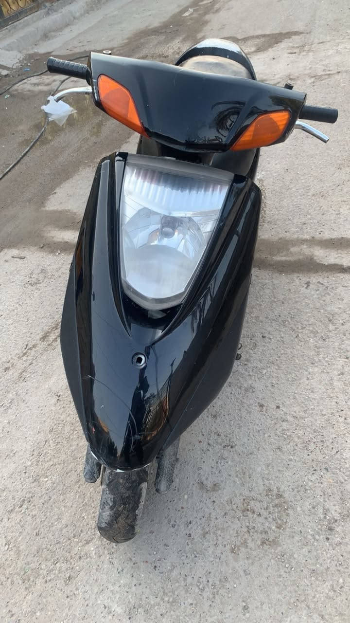 دراجة بريز ياباني سرعة ١٢٠نوزل شغالة بس باتريها هابط وعايفها جيب وياك باتري لو تريد اشغلكياها وتبدل باتريها مكينة مامفتوحة سعر ٣٥٠ مكاني بغداد حي اور  رقم ***********
