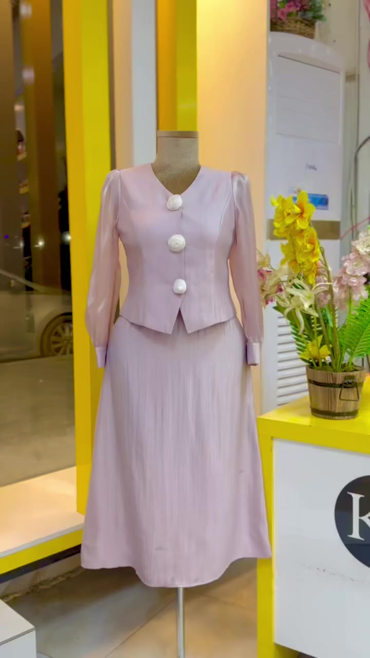 سوت نسائي 
متوفر بهذا اللون فقط 
قياسات M-L-XL
قماش صيفي كوالتي عالي 
توصيل لجميع محافظات العراق


**إذا كنت صاحب هذا الإعلان وتريد حذفه لأي سبب، رجاءا أرسل رسالة إلى الدعم الفني**