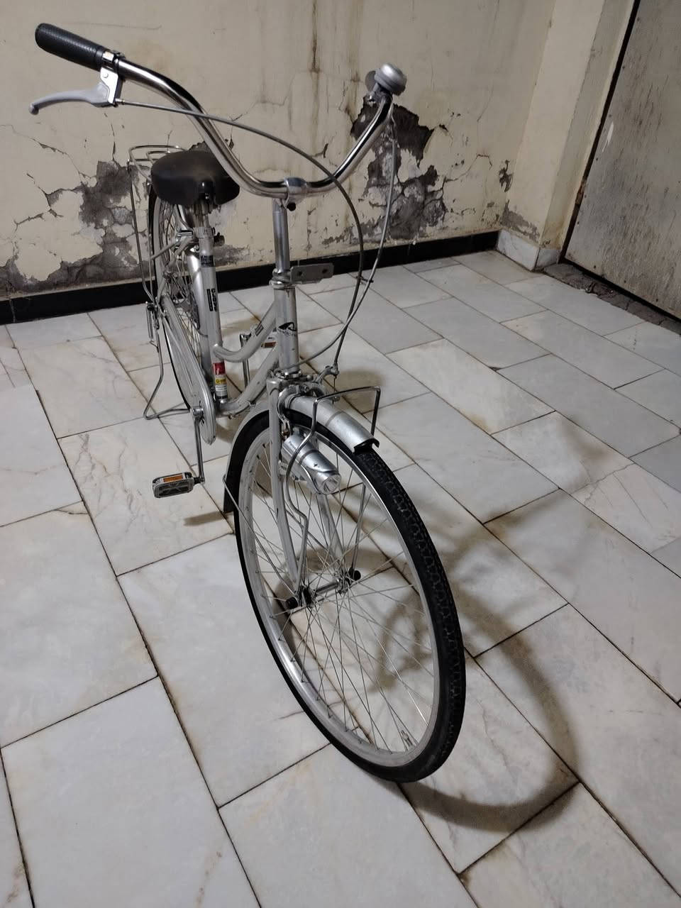 باسكل للبيع كلوفي
بايسكل نضيف كلوفي
 ما ماشي الاقليل جدا
 نضيف جدا 
 نوعه كلوفي أصلي 
لون رصاصي
لايت بيه حساس حركه و حساس للاشعه شمس (يعني اذا حس بشعه شمس راح يضوي و إذا حس بحركه بلبايسكل راح يضوي همين)
السعر:خاص
للأستفسار عن البايسكل رقم التلفون واتساب-ماسنجر
***********
