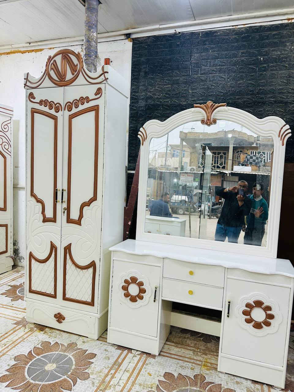 غرفه نوم ام السته طابق واحد صبغ حراري أوف وايت ستعمال قليل عنوانه كوت حي الجهاد شارع النجارين نجارة ومعرض الحجامي الاتصال او مراسلة الصفحه ***********
