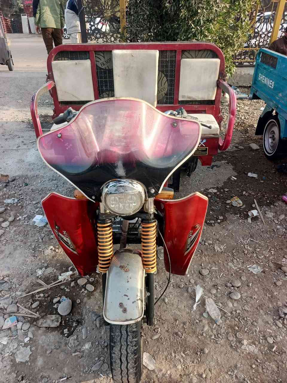 السلام عليكم اخوان ستوته للبيع موديل 21 اوراق كامله تخم تاير جديد كهربيات شغاره لكل نكره سلف لمكان بغداد ابو غريب سعر علا للتصال ***********
