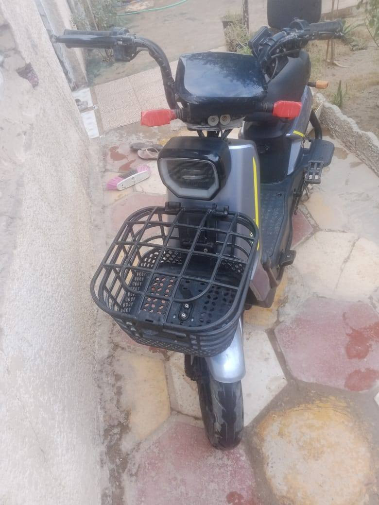 دراجة شحن للبيع بطاريات جدد بس بيه فصله تفصل وترجع اي استفسار الاتصال على الرقم ***********

