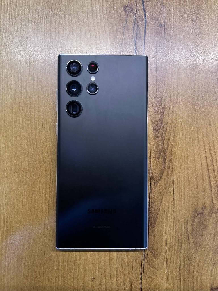 S 22 ultra jibal
265 gega
2 sim  
Ram 12 
Tanha shashay aw xatay tyaya zor kama 
Hamw gyane ba shart 
*********** السليمانية, العراق
