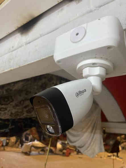 اختصر الزمن والجهد وتمتع بالجودة
سلام عليكم 
تم تأمين محل احد زبائننا ب ٤ كاميرات من شركة دهوا 
دقة ٢ ميكا 
صوت وصوره 
ليلي الوان 
ضمان سنه استبدال 
# العنوان #
كربلاء/ طويريج/ شارع البلدية/ مجاور المستوصف الطبي 
# هاتف #
***********
***********
جملة- مفرد 
اسعار خاصة للمنصبين
