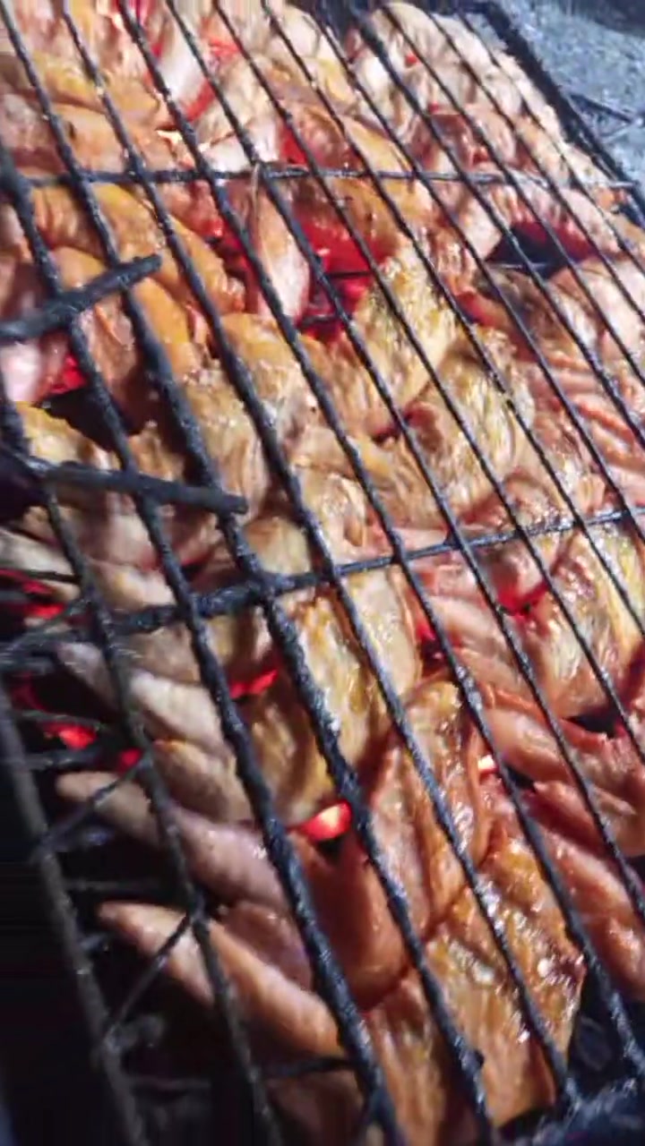 السلام عليكم تحية طيبة لجميع زبائننا الگرام❤️
#مطعم_مشويات 👨‍🍳🥓🥓

متواجدين طيلة أيام الأسبوع ❤️

. اجنحه نفر 6الف 😍***********
