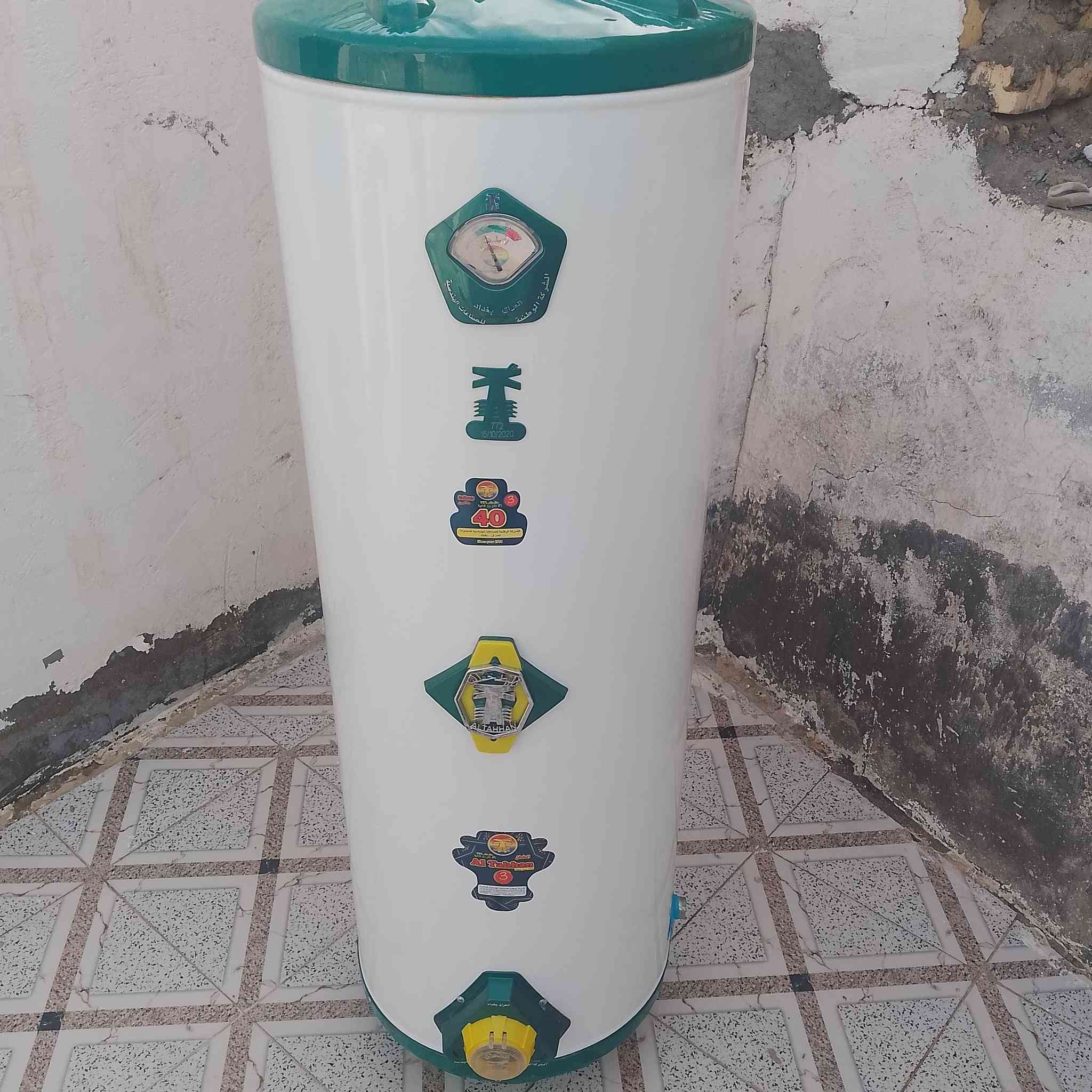 سخان للبيع السعة 160 لتر 
الطحان الاصلي الثقيل 
السعر 80 الف الشد عليه 
الشراي يراسلني 
أو يتصل ***********
واتساب
